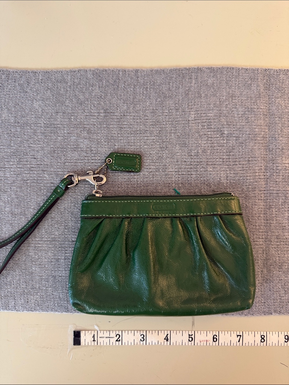 Coach Green Leather Wristlet Pouch Small Clutch Zip Wallet Vintage Y2K